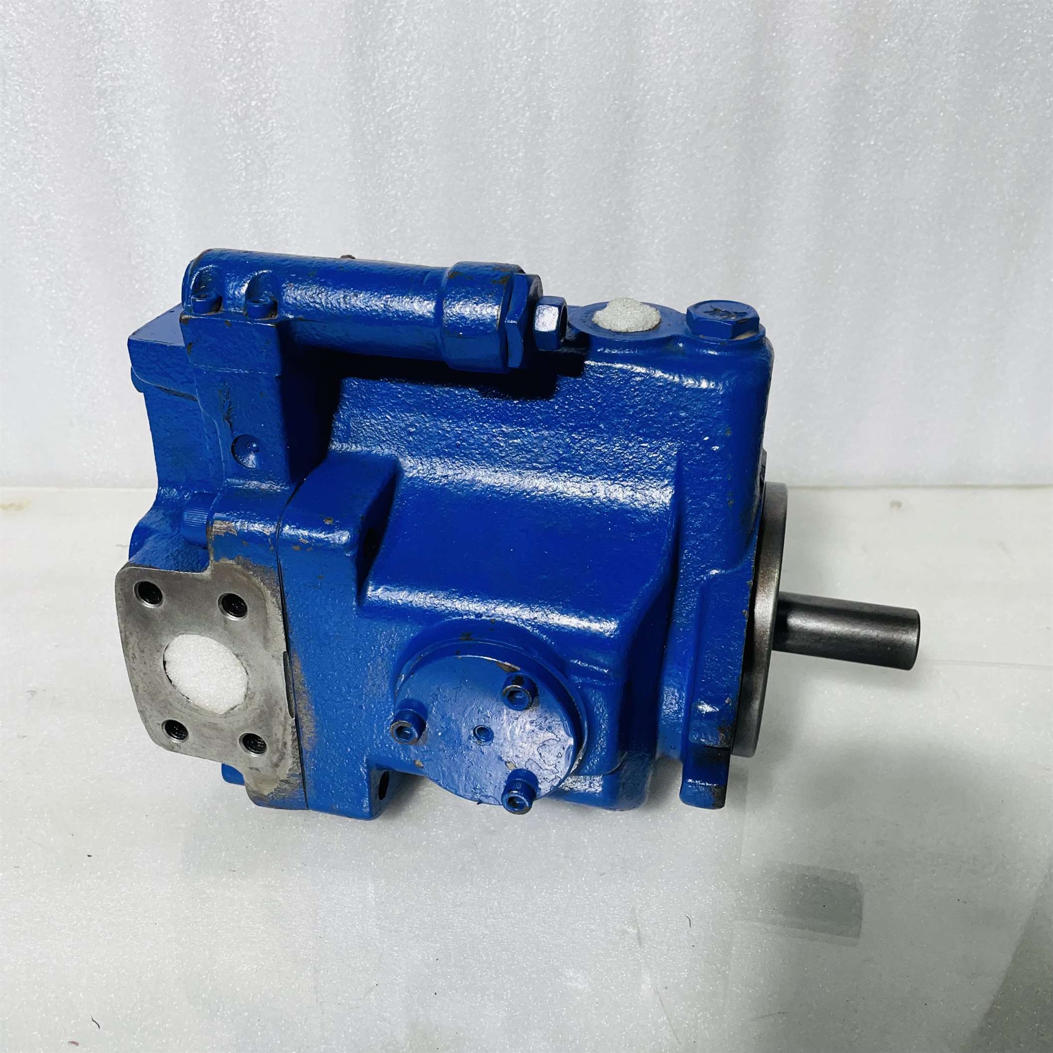 Daikin V15A-2R-95 Hydraulic Variable Piston Pump - Image 4