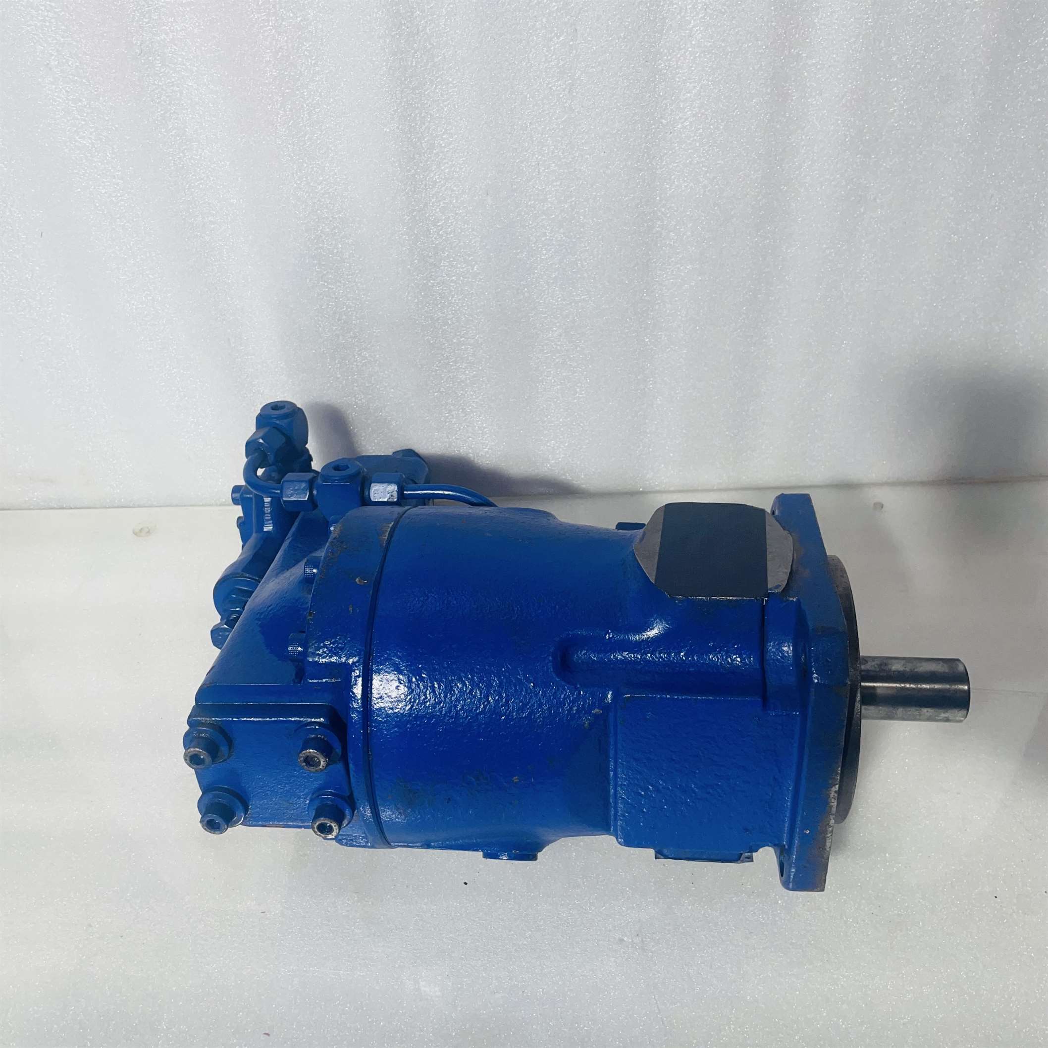 Volvo V30B-35 Hydraulic Variable Piston Pump - Image 2