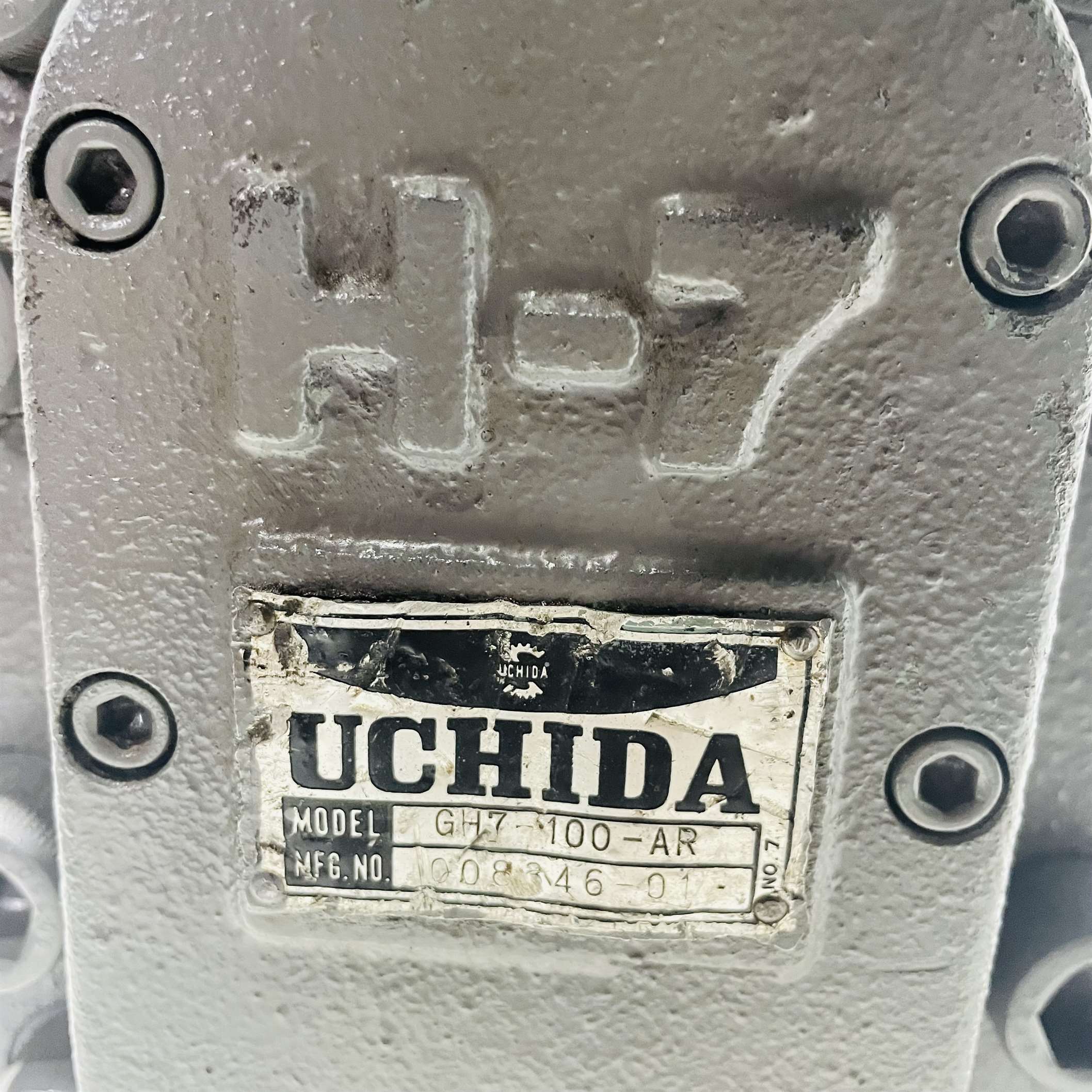Uchida GH7-100-R Hydraulic Gear Pump - Image 2