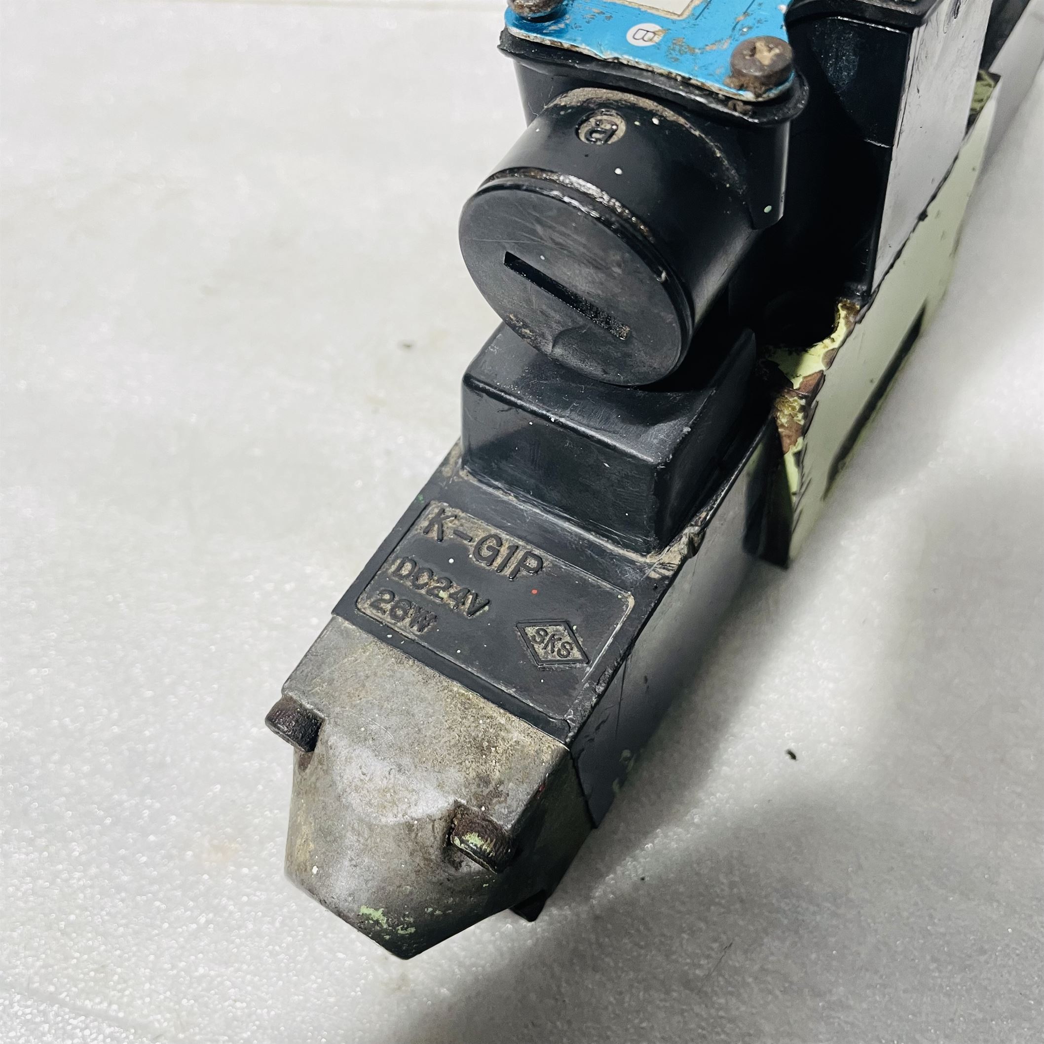 Kawasaki Rexroth H-4WEH16T-L10/6AG24NDL Solenoid Operated Directional Valve 24V - Image 4