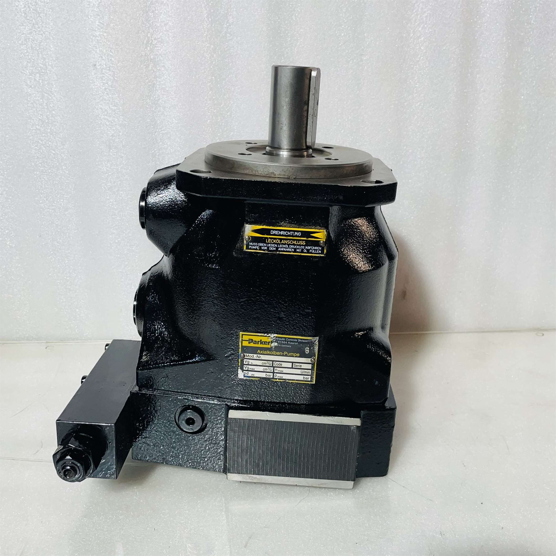 Parker PV046 R1K1 S1 Hydraulic Pump - Image 4