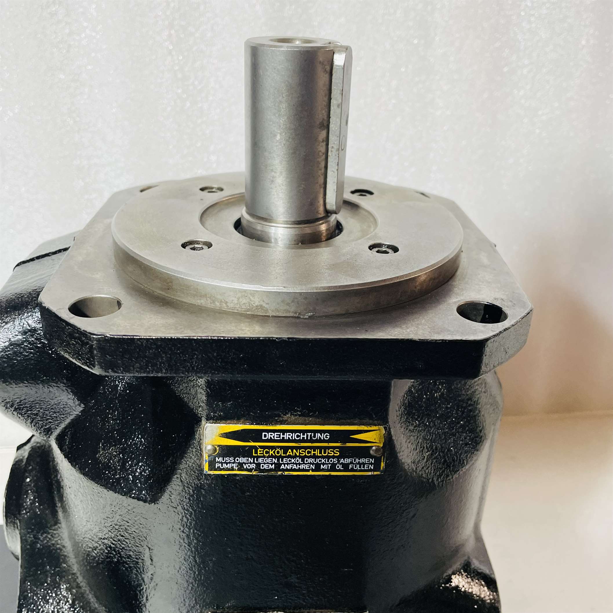 Parker PV046 R1K1 S1 Hydraulic Pump - Image 7