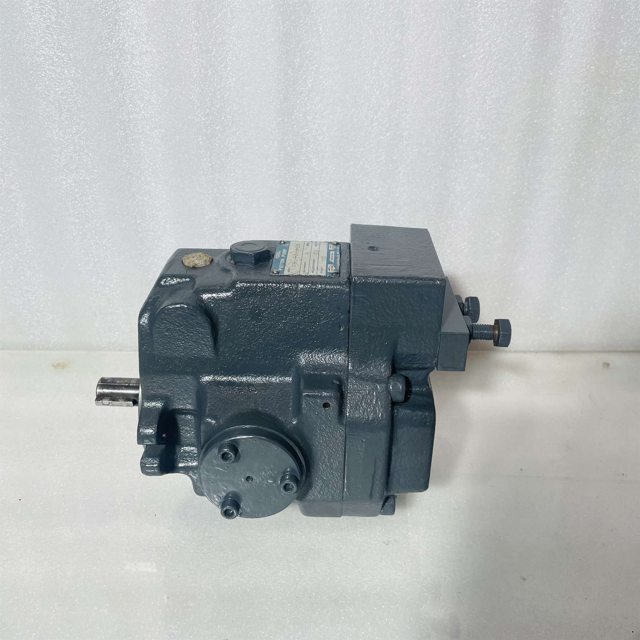 Yuken A16-LR01-CK3235 Hydraulic Variable Piston Pump - Image 3