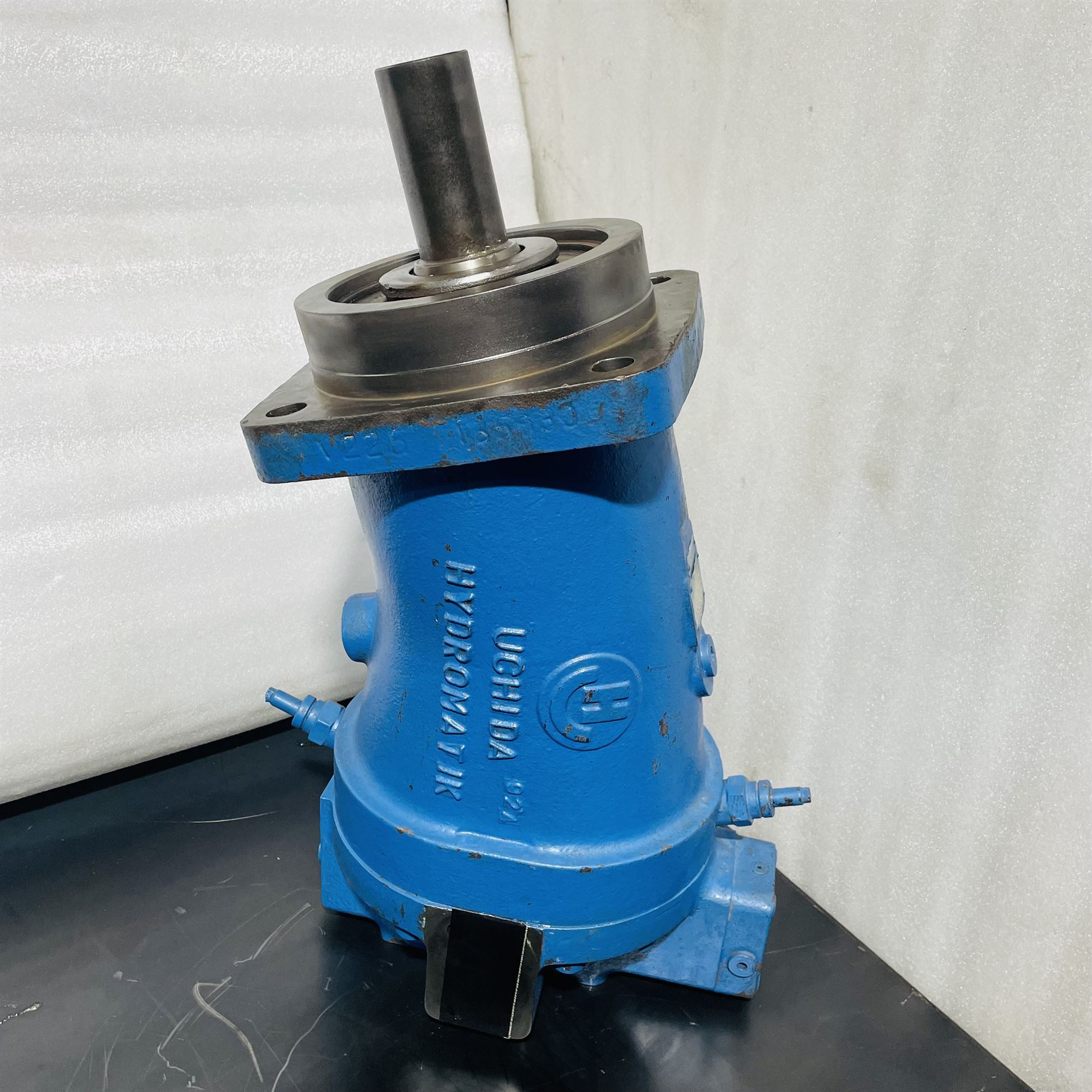 Uchida Hydromatik A7V 255 LV1RPF Hydraulic Variable Piston Pump - Image 2