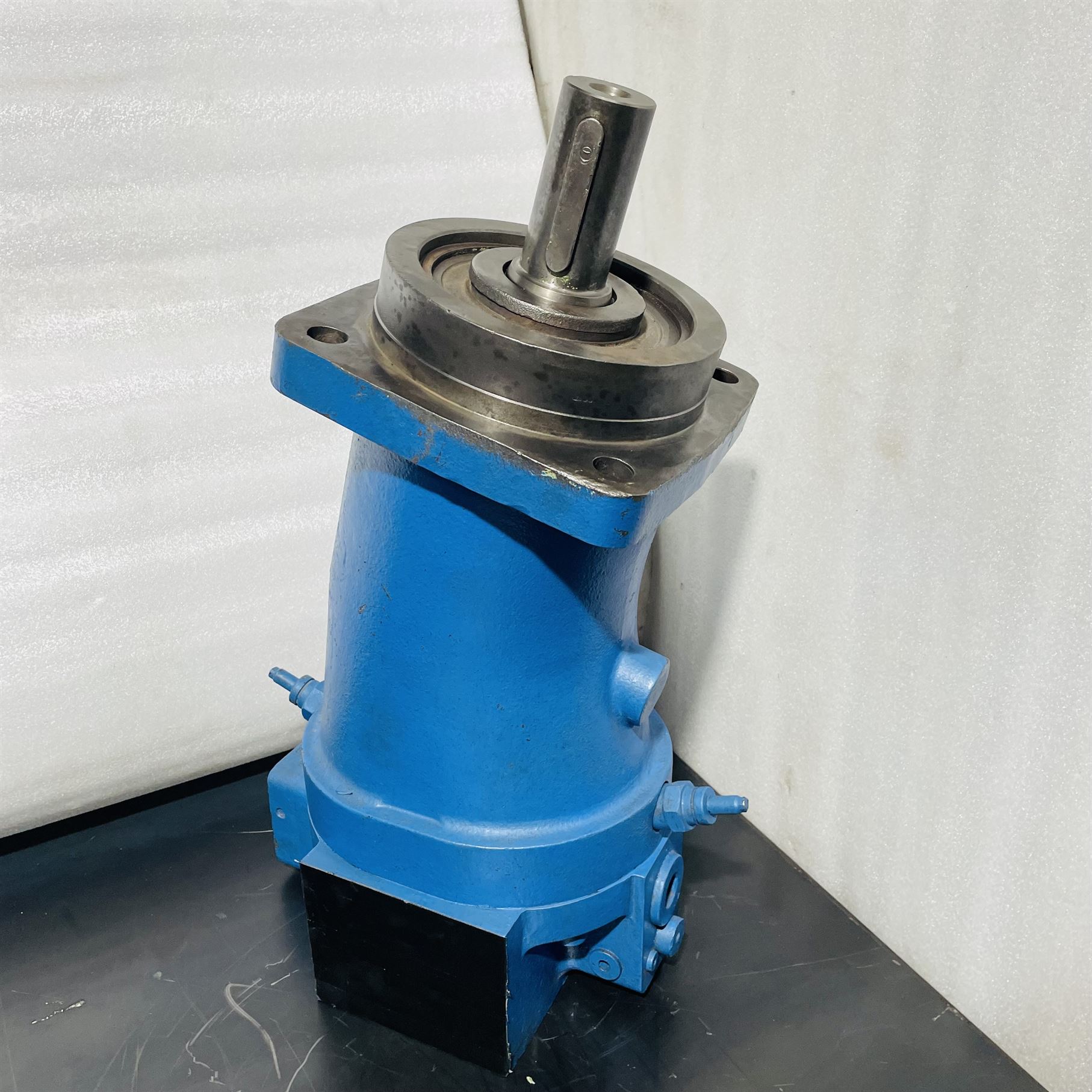 Uchida Hydromatik A7V 255 LV1RPF Hydraulic Variable Piston Pump - Image 4